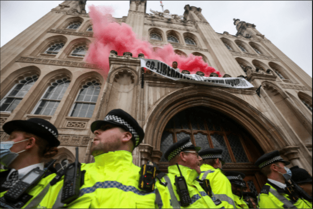 Climate change activists target town of London’s guildhall