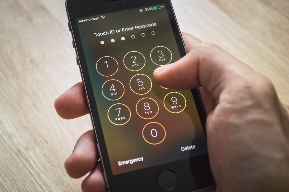 How to Bypass an Iphone Passcode?