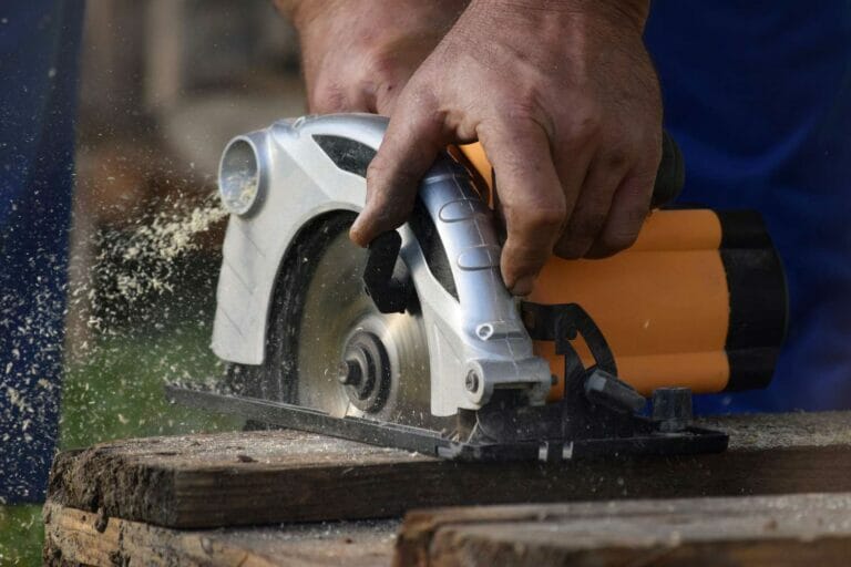 How To Choose The Right Circular Saw For Hardwood?